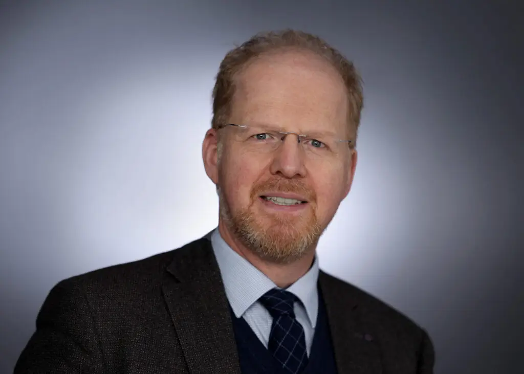 Dr. Gregor Pelger